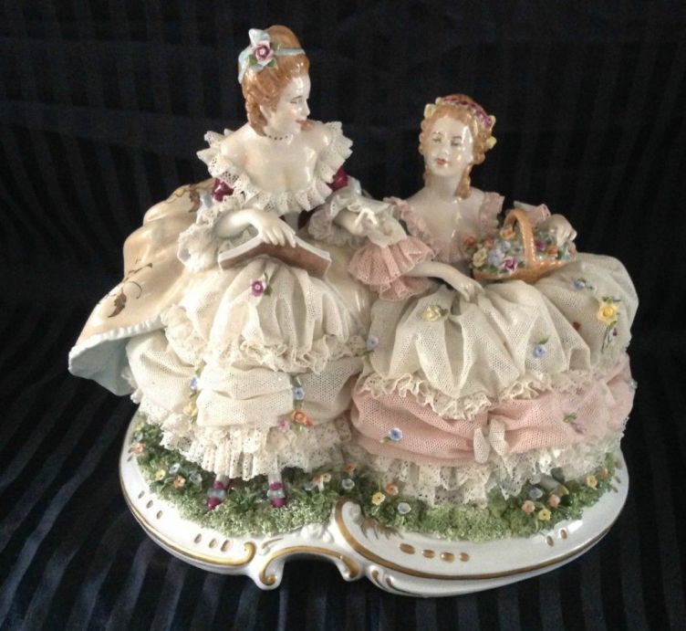 Фарфоровые части. Dresden Porcelain Rococo. Дрезденский кружевной фарфор. Дрезденские фарфоровые статуэтки. Дрезденские фарфоровые статуэтки кружевные.